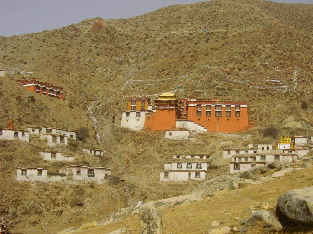 Таши Менри в Тибете